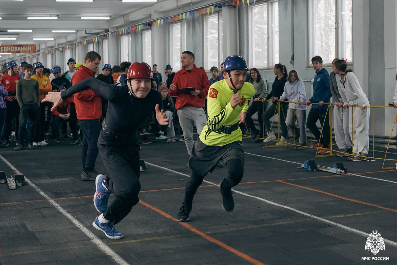 В Петербурге определили сильнейшую команду среди дружин юных пожарных В Петербурге определили сильнейшую команду среди дружин юных пожарных