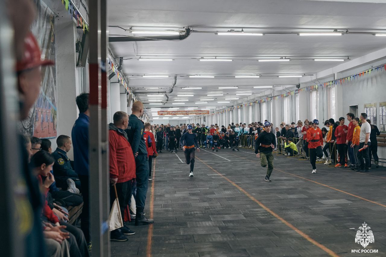 В Петербурге определили сильнейшую команду среди дружин юных пожарных В Петербурге определили сильнейшую команду среди дружин юных пожарных