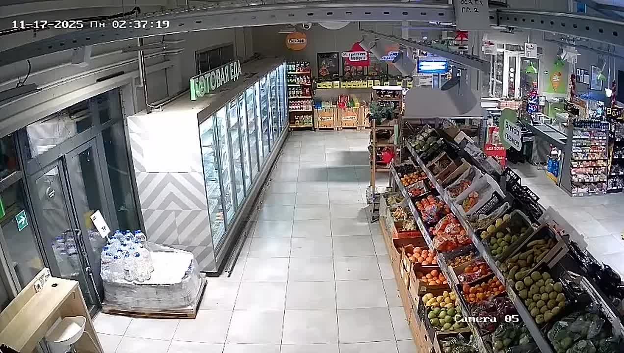 Дуэт ночных налётчиков, устроивший целую серию краж в продуктовых магазинах, собрался на очередное дело