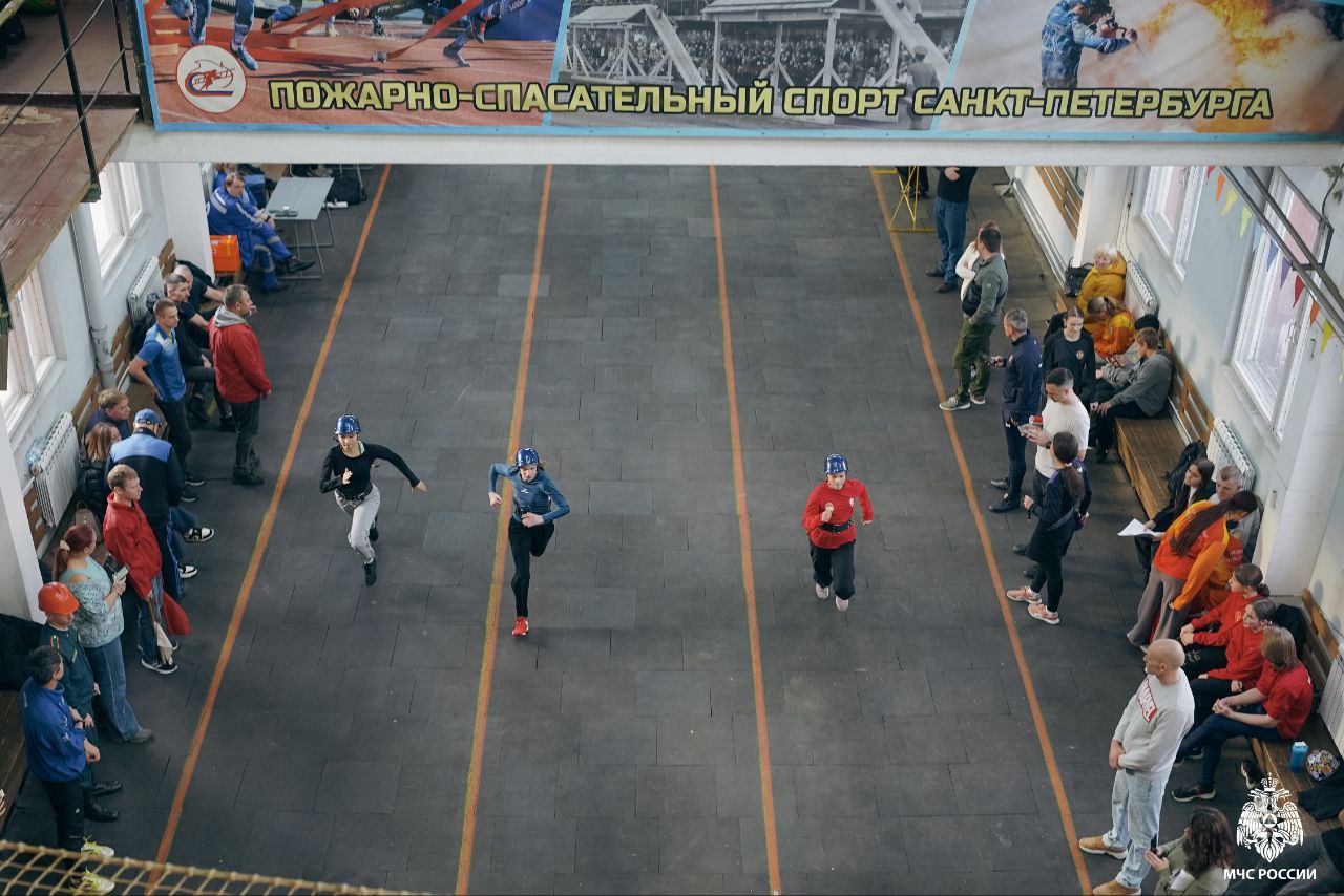 В Петербурге определили сильнейшую команду среди дружин юных пожарных В Петербурге определили сильнейшую команду среди дружин юных пожарных