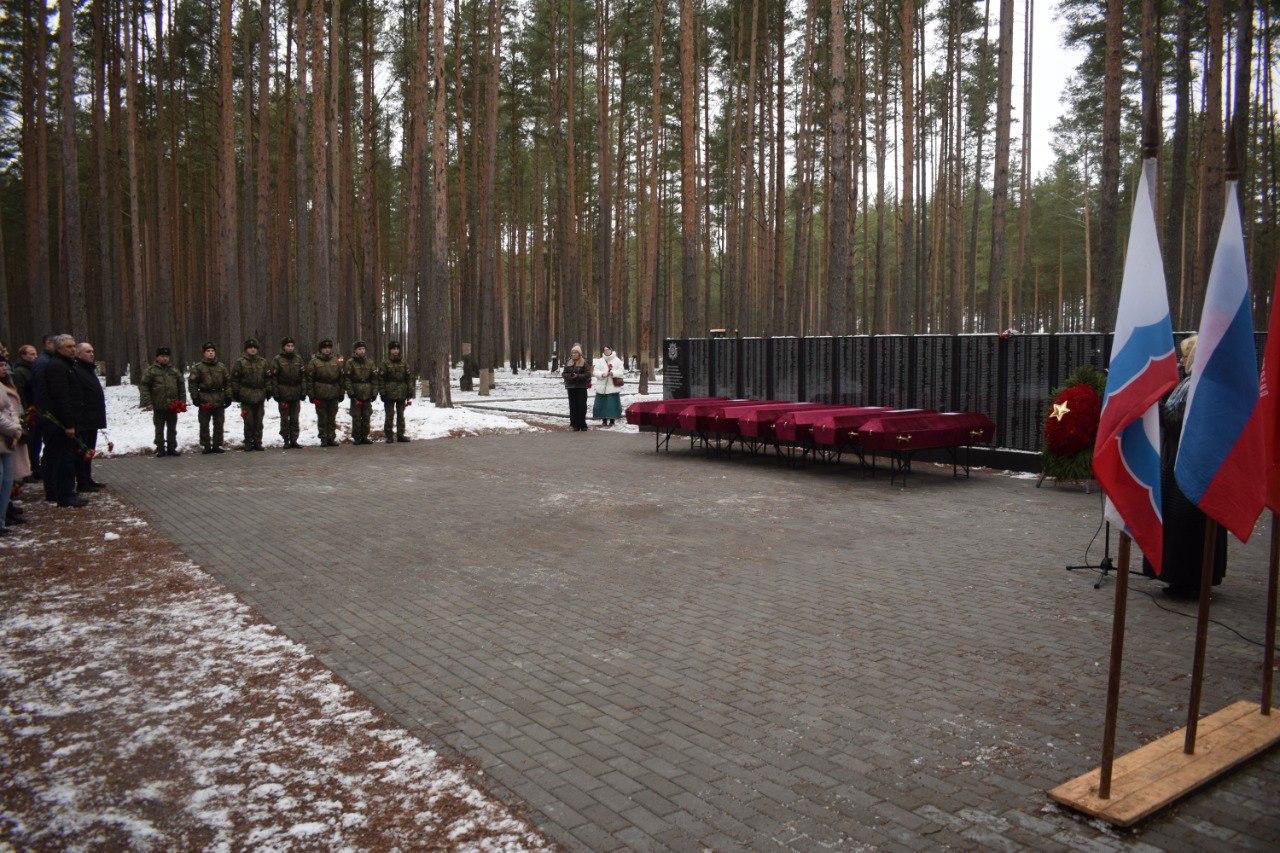 Останки 90 бойцов Красной Армии предали земле в Кировском районе Останки 90 бойцов Красной Армии предали земле в Кировском районе