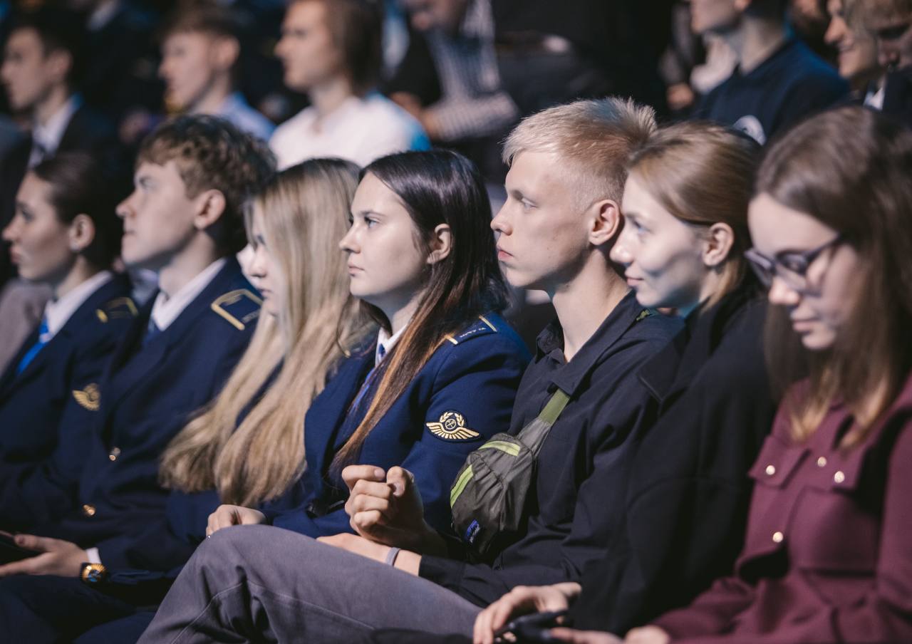 Андрей Никитин: «Никогда не надо думать, что от того, что ты стал начальником, ты автоматически умнее всех. Задача руководителя — слушать профессионалов и на основе достоверных данных принимать итоговые решения» Андрей Никитин: «Никогда не надо думать, что от того, что ты стал начальником, ты автоматически умнее всех. Задача руководителя — слушать профессионалов и на основе достоверных данных принимать итоговые решения»