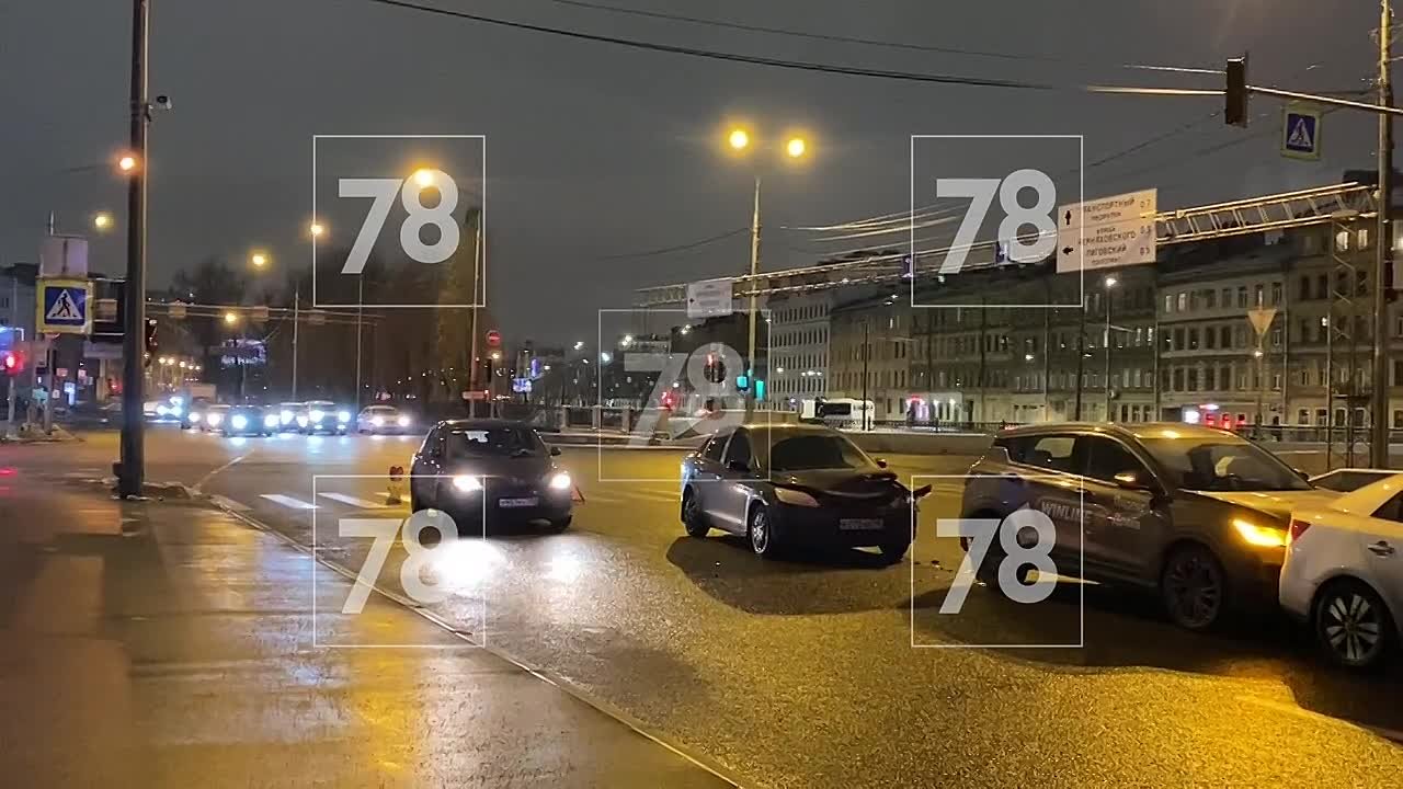 Массовая авария произошла в Центральном районе Петербурга