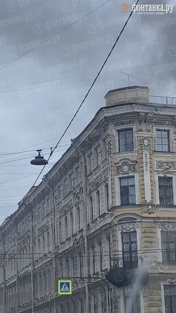 Пожар разгорается в винном бутике «Интендантъ» на Караванной улице