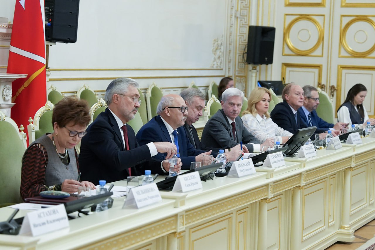 Парламентарии Петербурга, Херсонской, Луганской и Брянской областей делились опытом по сбережению здоровья населения