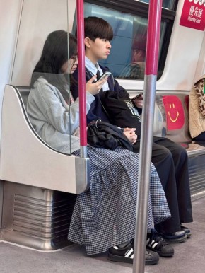 Марат Баширов: Гонконг. Метро. Милые такие. Оба в телефонах, но держатся за руки
