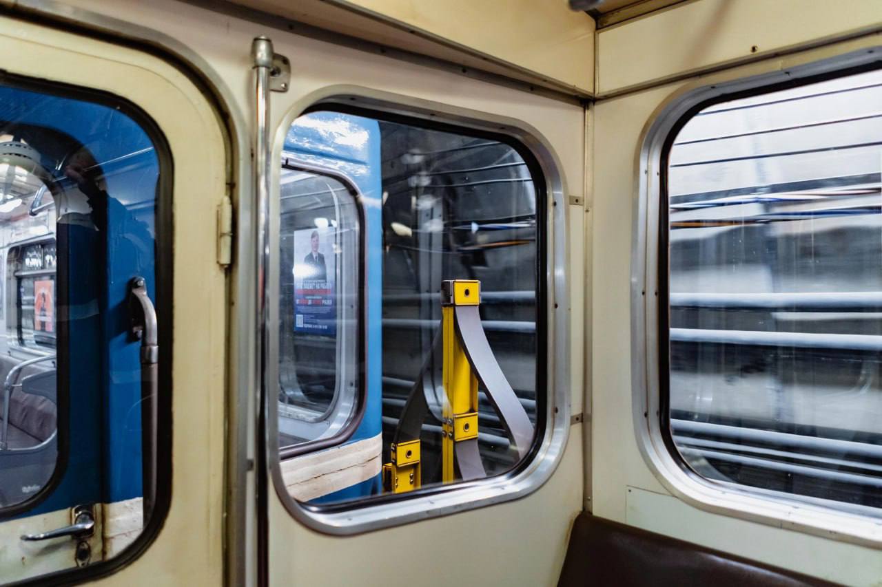 По новой линии петербургского метро (коричневой, шестой) прошел первый состав — ветеран подземки серии «Ем», которую убирают из метрополитена По новой линии петербургского метро (коричневой, шестой) прошел первый состав — ветеран подземки серии «Ем», которую убирают из метрополитена