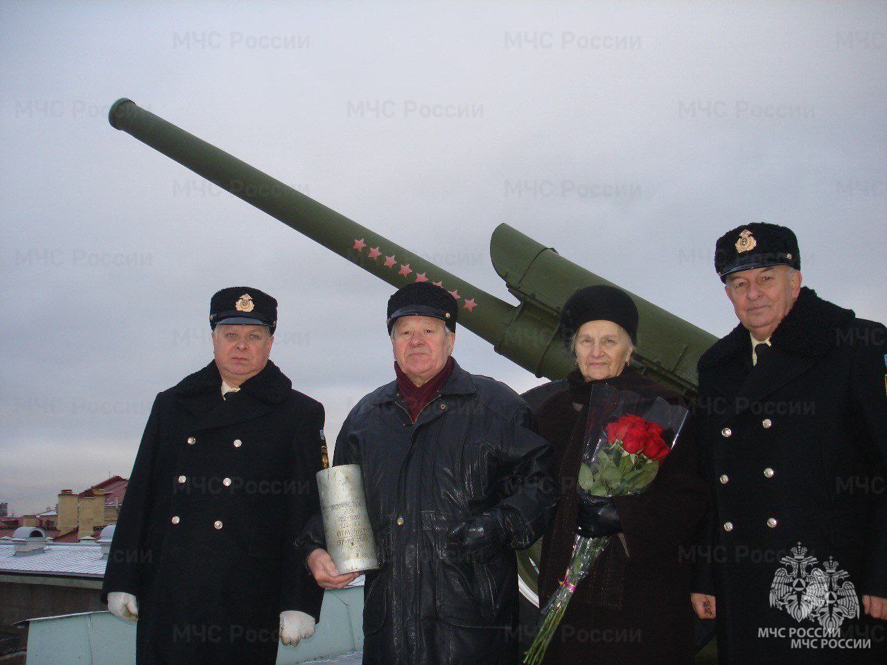 Вековой юбилей отмечает сегодня председатель Объединенного совета ветеранов пожарных и спасателей Санкт-Петербурга Владимир Иванович Мезенков Вековой юбилей отмечает сегодня председатель Объединенного совета ветеранов пожарных и спасателей Санкт-Петербурга Владимир Иванович Мезенков