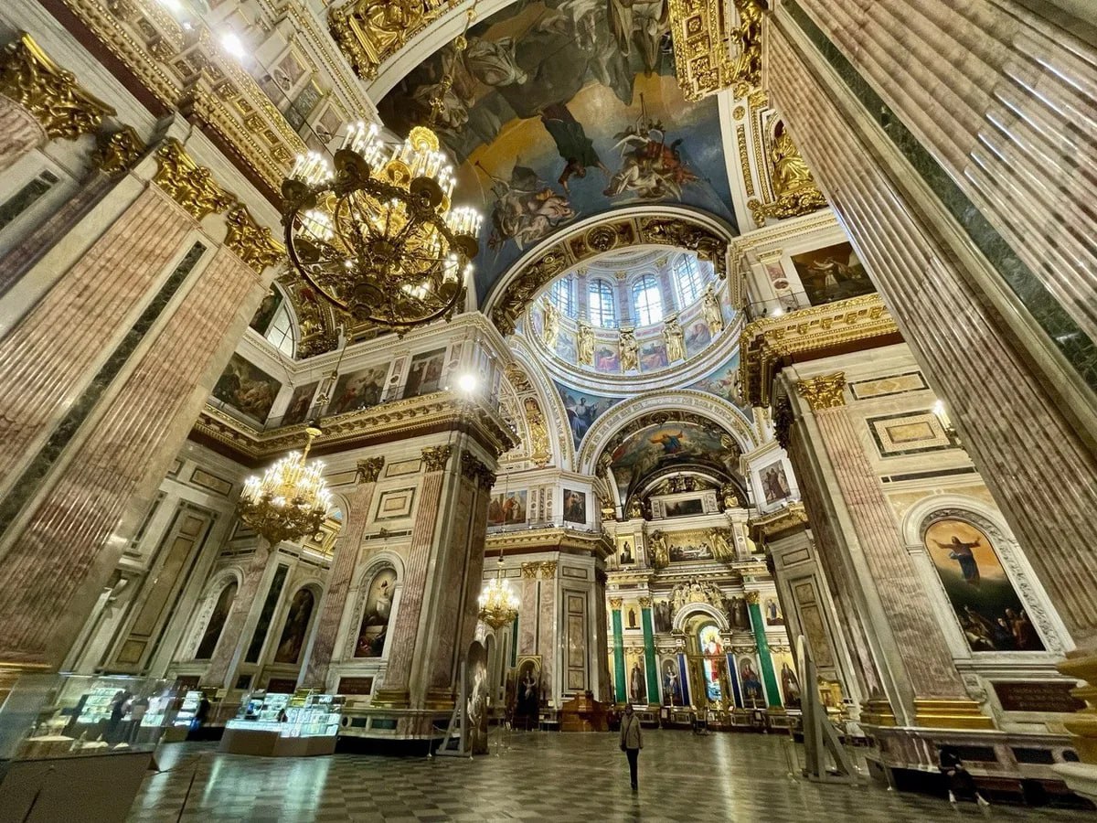 Одним из символов Санкт-Петербурга безусловно является Исакиевский собор Одним из символов Санкт-Петербурга безусловно является Исакиевский собор