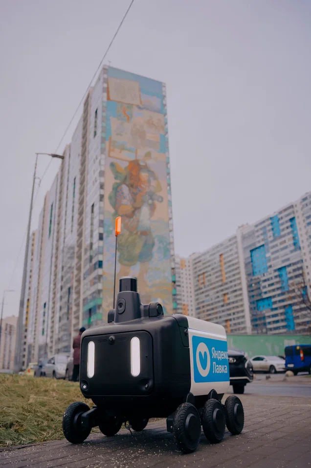 Роботы-курьеры выезжают на улицы Приморского района