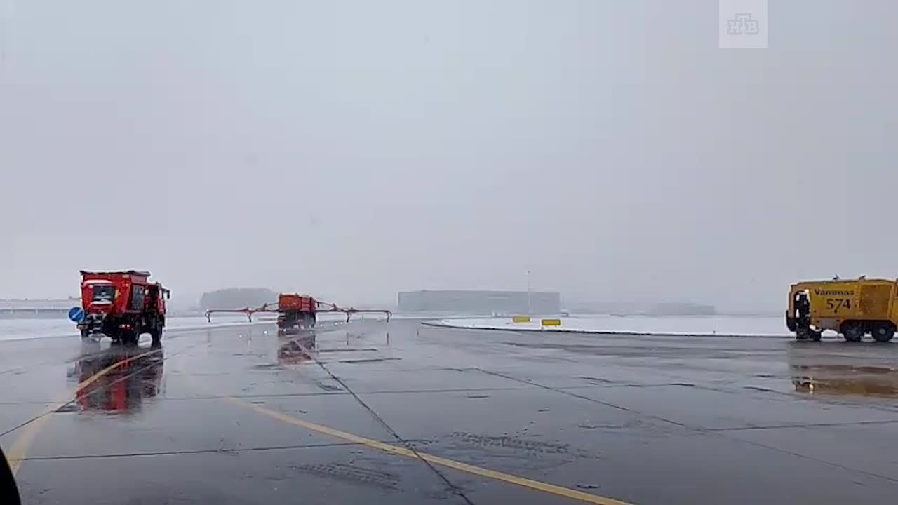 Утренний снегопад никак не повлиял на работу Пулково