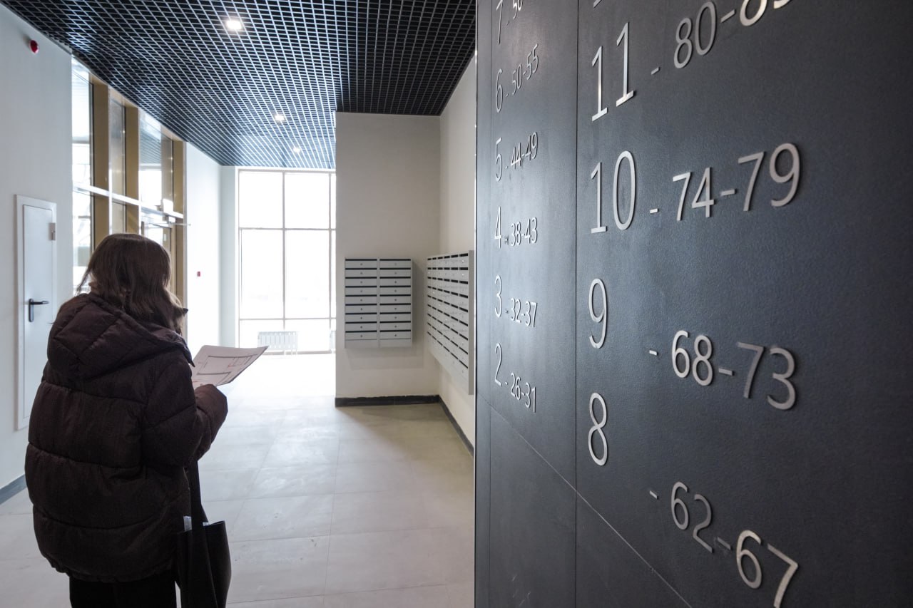 В Госдуме предложили обязать застройщиков вешать картины в подъездах