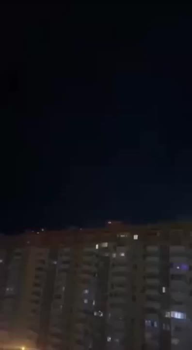 На Новороссийск обрушилась массированная атака беспилотников: Враг бьет по мирным объектам — СМИ