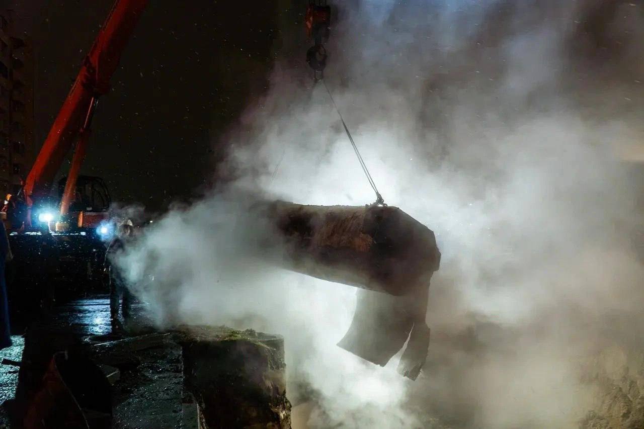 Теплопровод на Большевиков обновили — тепло скоро вернется Теплопровод на Большевиков обновили — тепло скоро вернется