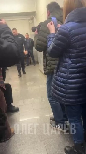 Олег Царёв: Российские звезды Леонид Ярмольник, Юлия Снигирь, Евгений Цыганов и мама Тарасовой Ксения Раппопорт приехали поддержать Аглаю Тарасову на заседании суда