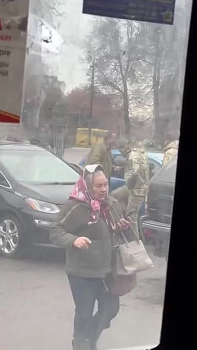 ТЦК 15-го века. Во время вооружённой борьбы Новгорода против Москвы тот тоже испытывал проблемы с мобилизацией