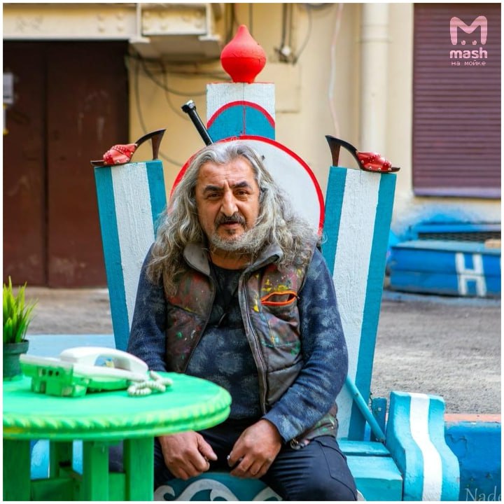 Неизвестные подожгли культовый подвал питерского художника Нельсона на Петроградке — мужчина в момент пожара был внутри и получил ожоги, пытаясь выбраться из огня Неизвестные подожгли культовый подвал питерского художника Нельсона на Петроградке — мужчина в момент пожара был внутри и получил ожоги, пытаясь выбраться из огня