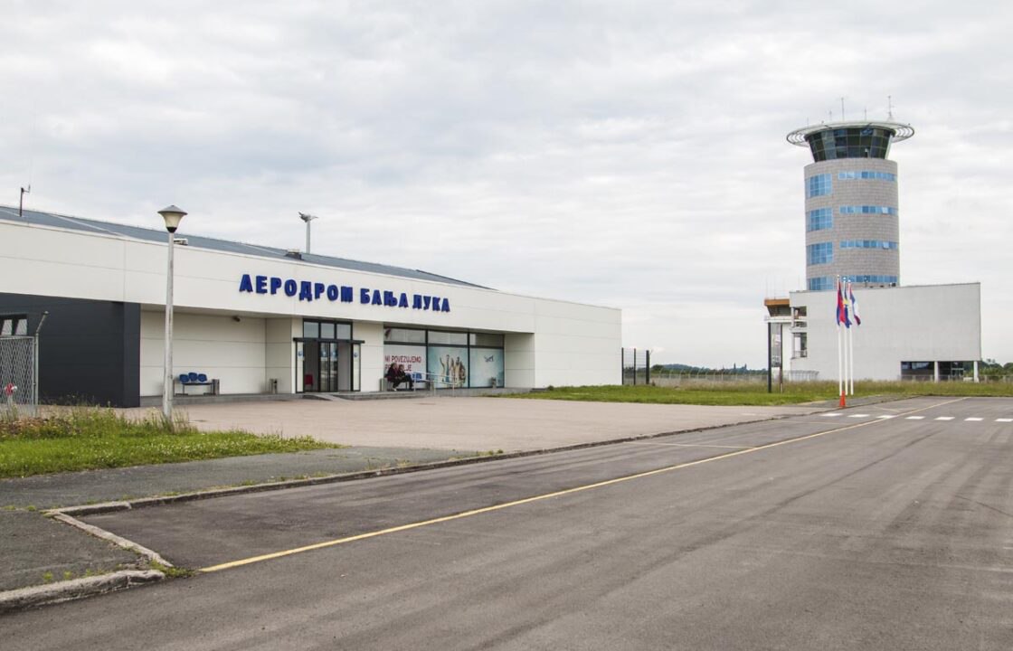 Скандал: бошнякский министр обороны БиГ не позволил самолёту главы МИД Венгрии сесть в Республике Сербской