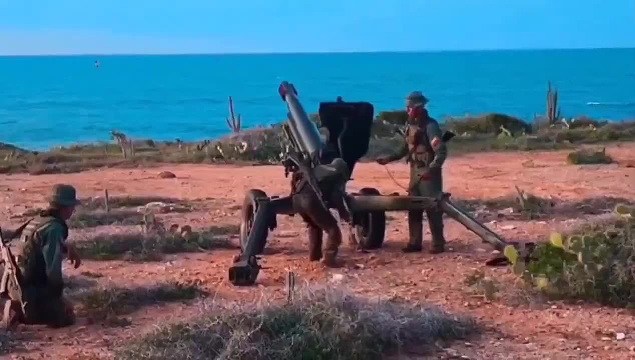 Два майора: Военные Венесуэлы показали кадры с учений по отражению вторжения с моря