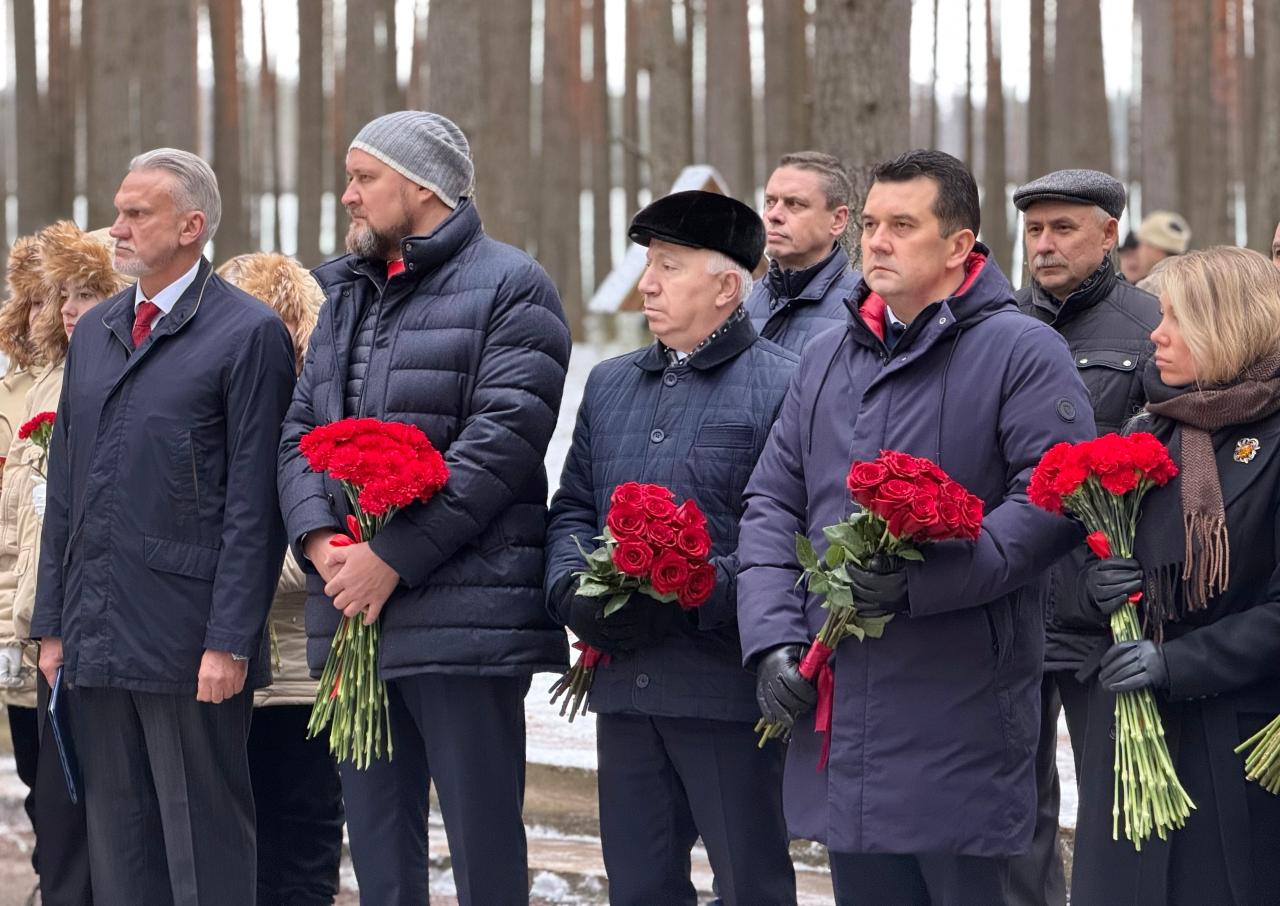 В Кировском районе восстановили воинское захоронение времен Великой Отечественной В Кировском районе восстановили воинское захоронение времен Великой Отечественной