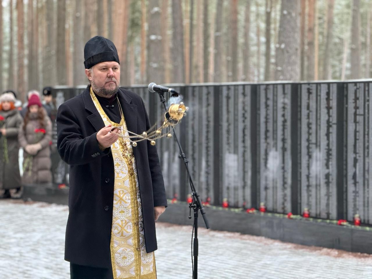 В Кировском районе восстановили воинское захоронение времен Великой Отечественной В Кировском районе восстановили воинское захоронение времен Великой Отечественной