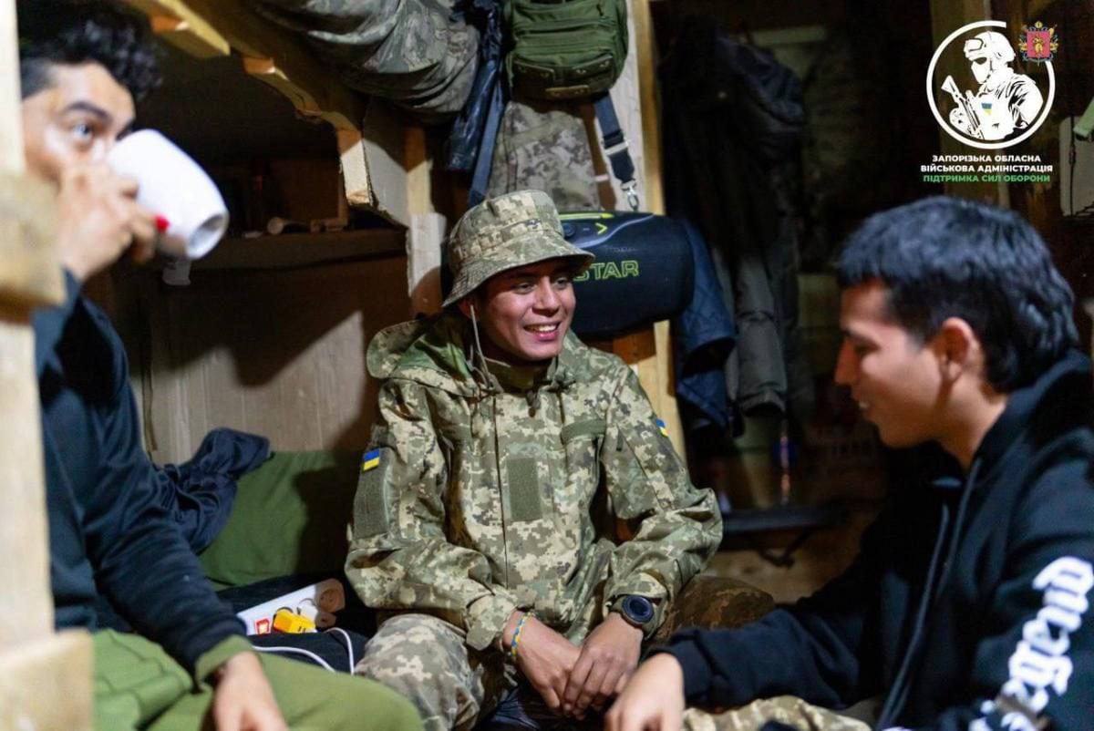 На Украине показали колумбийских наёмников, находящихся на службе у укронацистов ВСУ На Украине показали колумбийских наёмников, находящихся на службе у укронацистов ВСУ