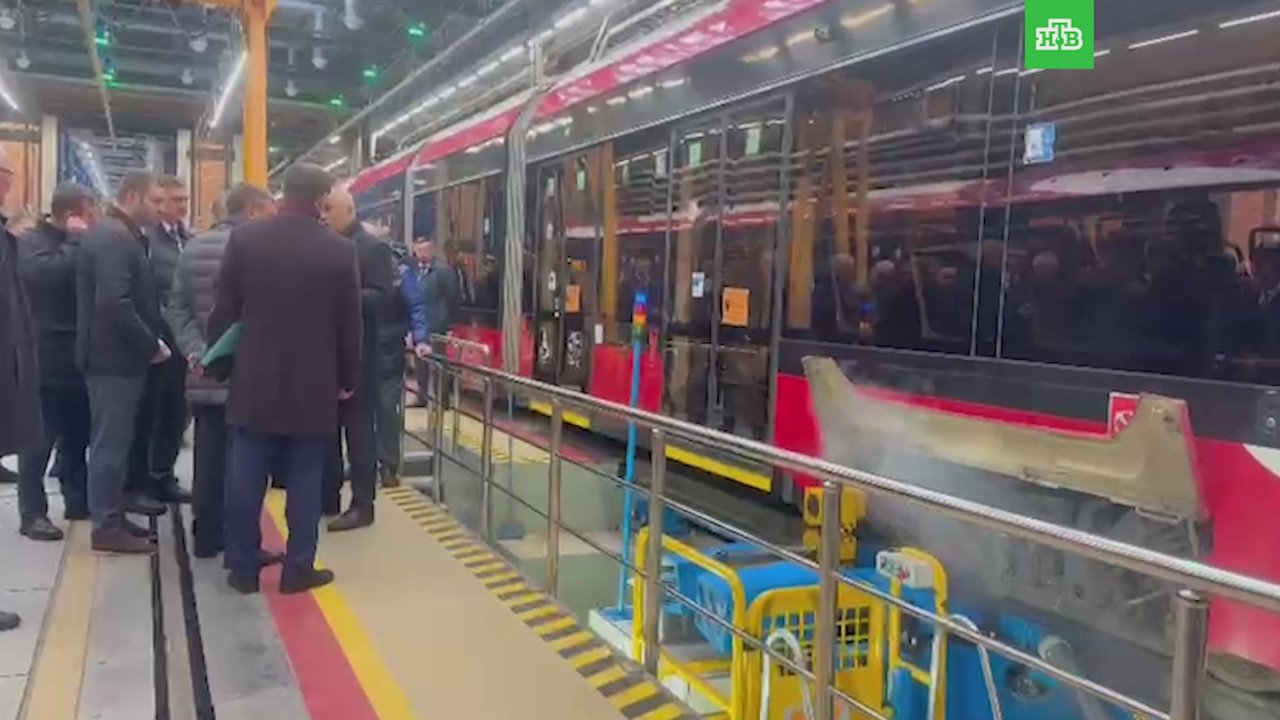 Трамвайный парк № 7 в Невском районе после реконструкции осмотрел губернатор