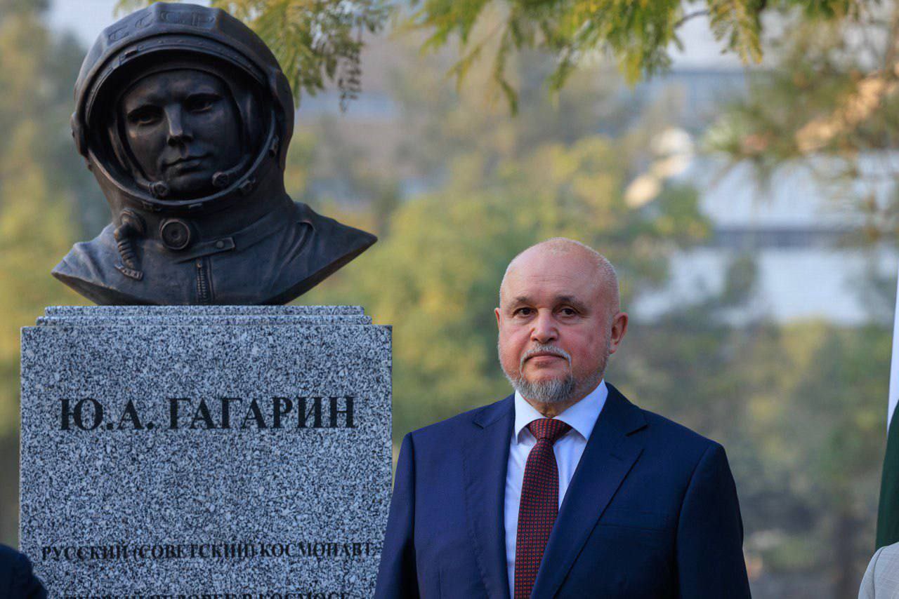 В Исламабаде открыт памятник первому космонавту Юрию Гагарину В Исламабаде открыт памятник первому космонавту Юрию Гагарину