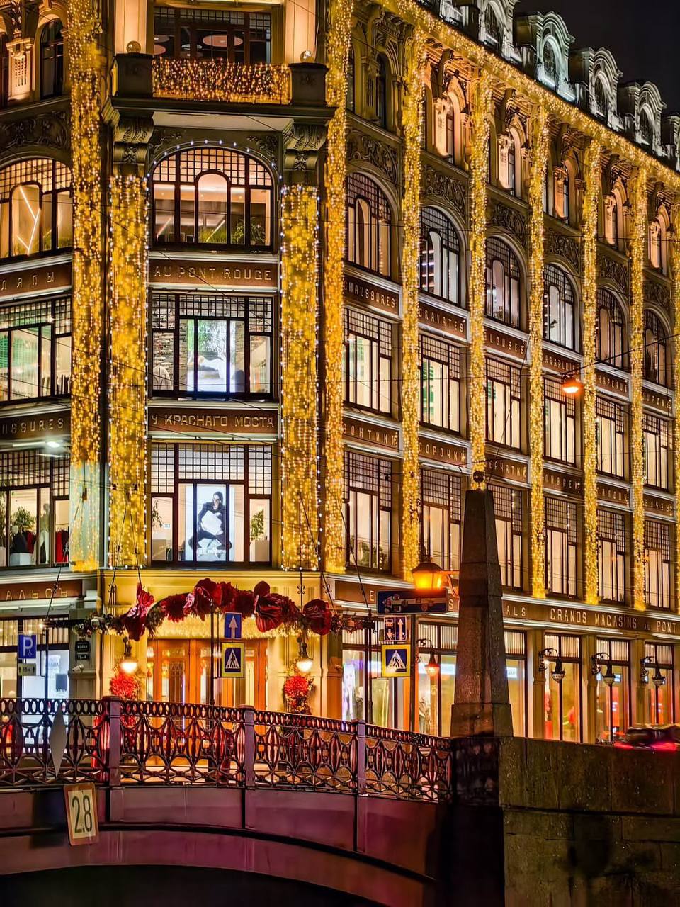 Петербург украшают к Новому году Петербург украшают к Новому году