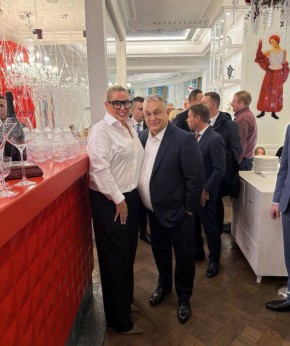 Виктор Орбан после переговоров с Владимиром Путиным выбрал поужинать по-русски — салом, блинами с икрой и щедрым столом традиционных угощений