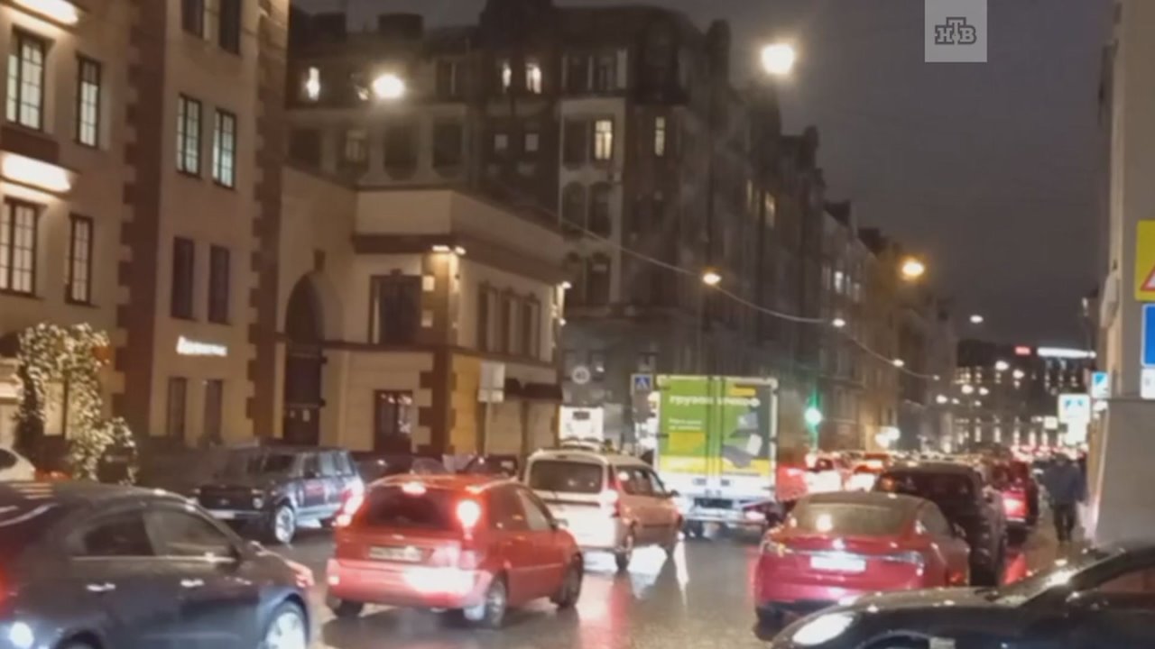 Петроградская сторона побагровела от пробок