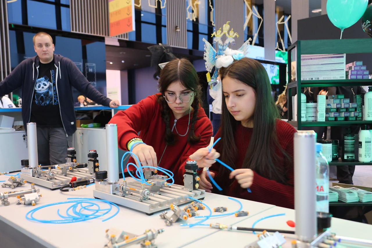 В Санкт-Петербурге дан старт финалу чемпионата по профессиональному мастерству «Профессионалы» В Санкт-Петербурге дан старт финалу чемпионата по профессиональному мастерству «Профессионалы»