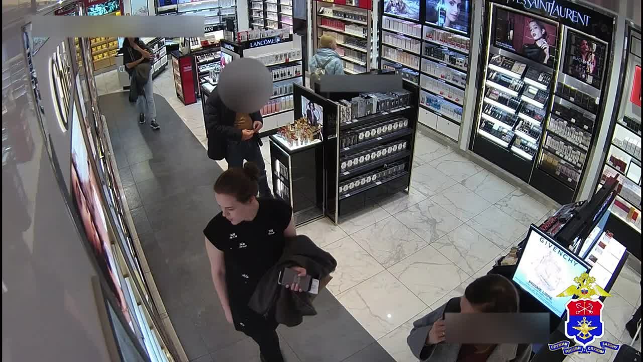 Житель Новосибирска украл губные помады в аэропорту «Пулково»