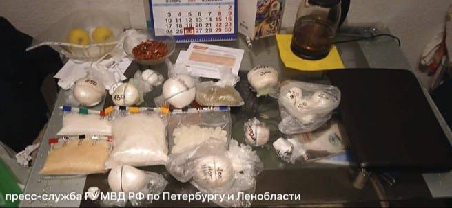 59-летнего петербуржца с крупной партией запрещённого задержали в Невском районе