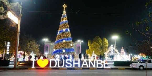 Совсем не новогодняя история: Ёлка – харам, надо убрать?