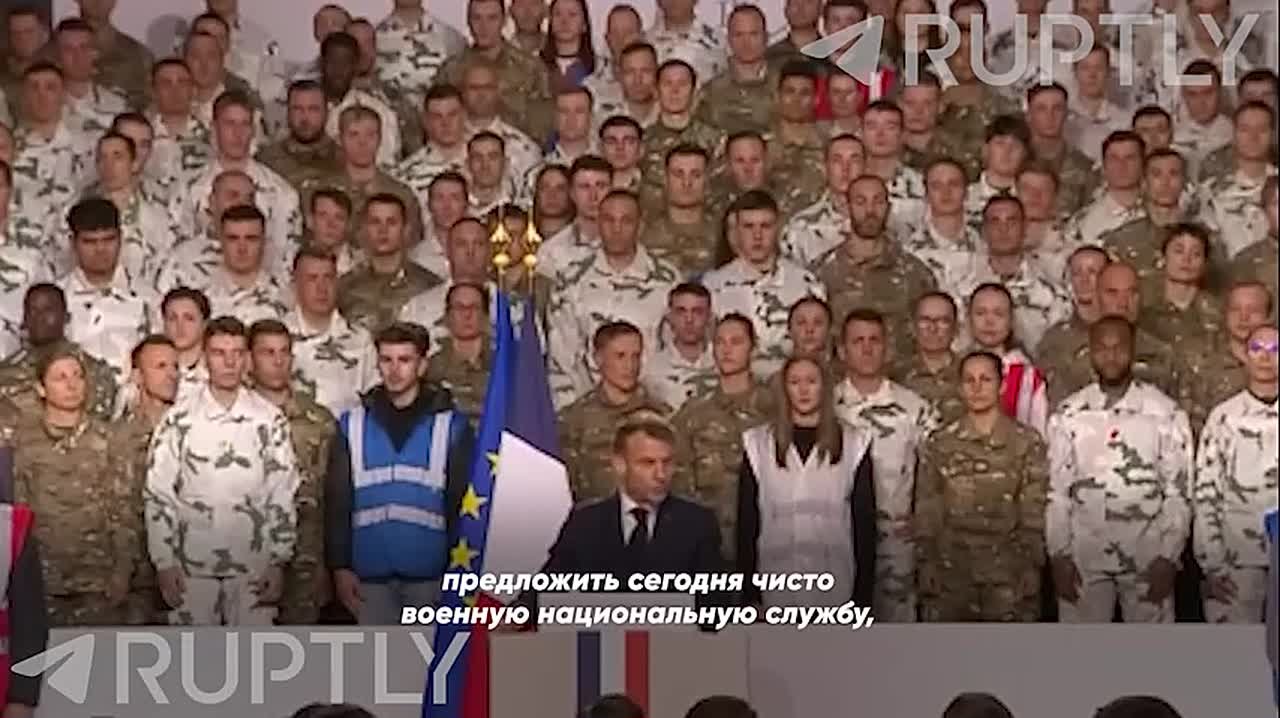 Макрон не заметил потери бойца