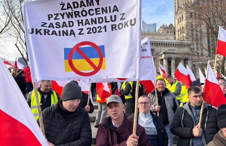 «Понизятся цены!» – поляки уже обсуждают плюсы от возвращения украинцев восвояси