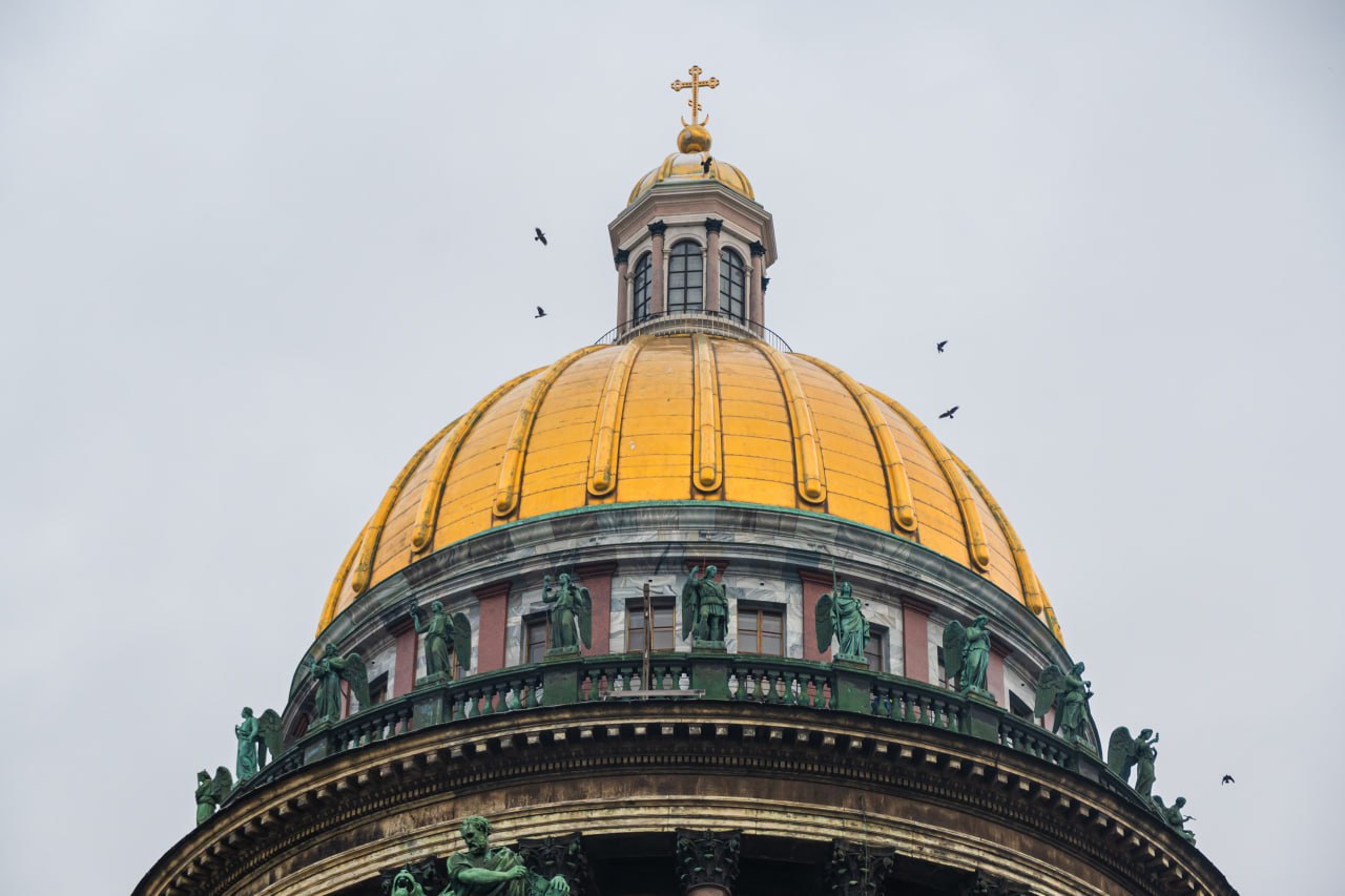 Исаакиевский собор снова можно разглядывать без помех — с балюстрады сняли строительные леса