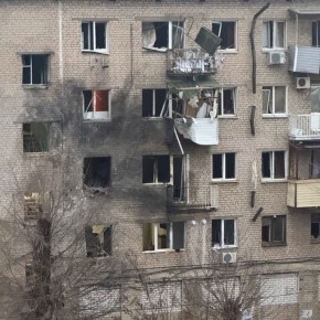 2 человека пострадали в Волгограде в результате попадания дрона в жилую многоэтажку