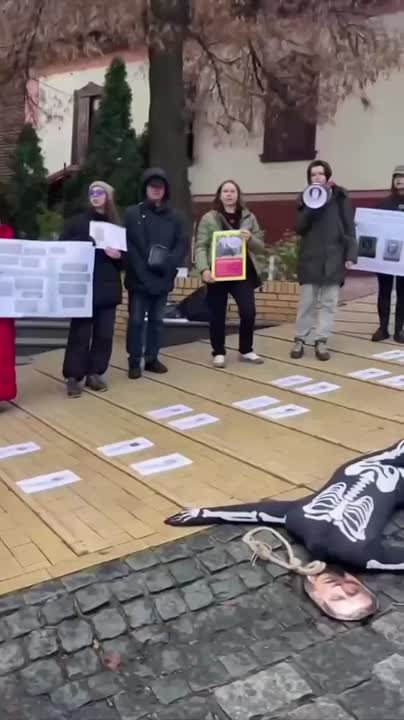 В Киеве снова попрыгушки: На этот раз за снос памятника Михаилу Булгакову и переименование музея