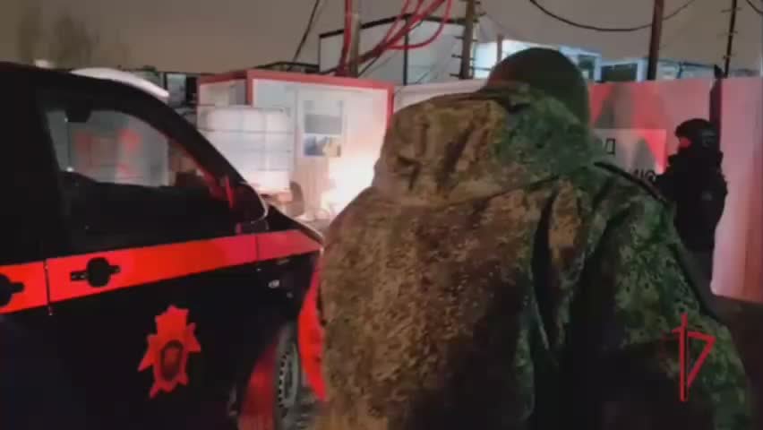 На стройплощадке Невского района прошёл рейд по уклонистам — 57 молодым людям вручили повестки