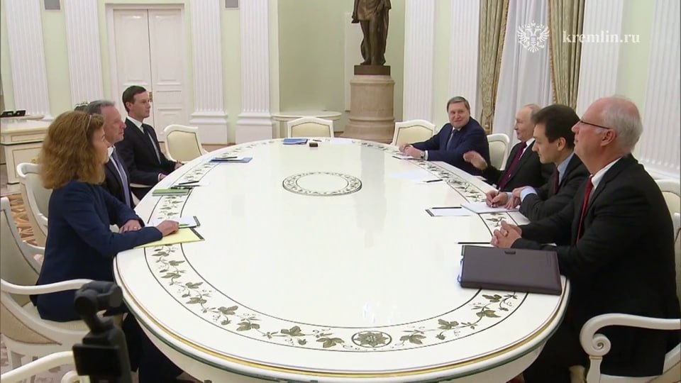 Под бдительными взглядами русских императоров: Путин в Кремле принимает американцев