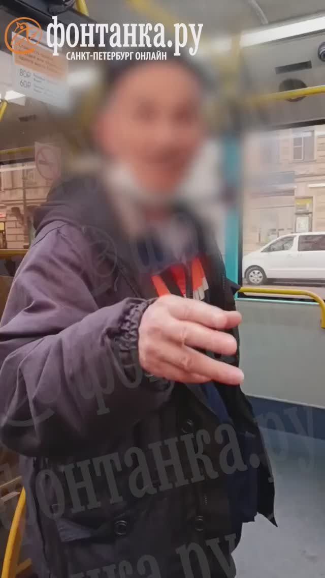 Кондуктор не пустил слабовидящего мужчину в автобус 22 на Кирочной улице