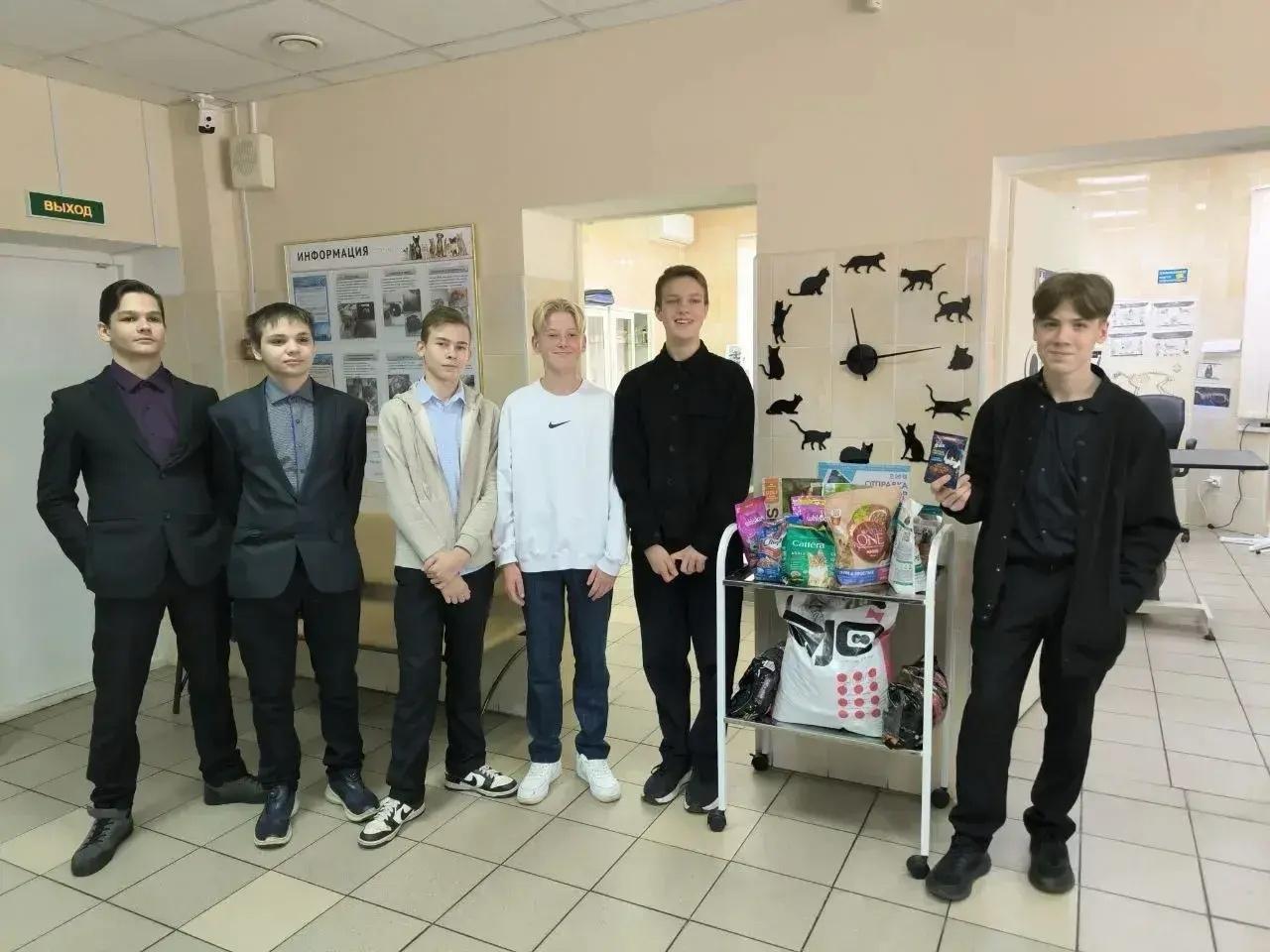 Ленобласть отправила в Енакиево полторы тонны кормов для животных Ленобласть отправила в Енакиево полторы тонны кормов для животных