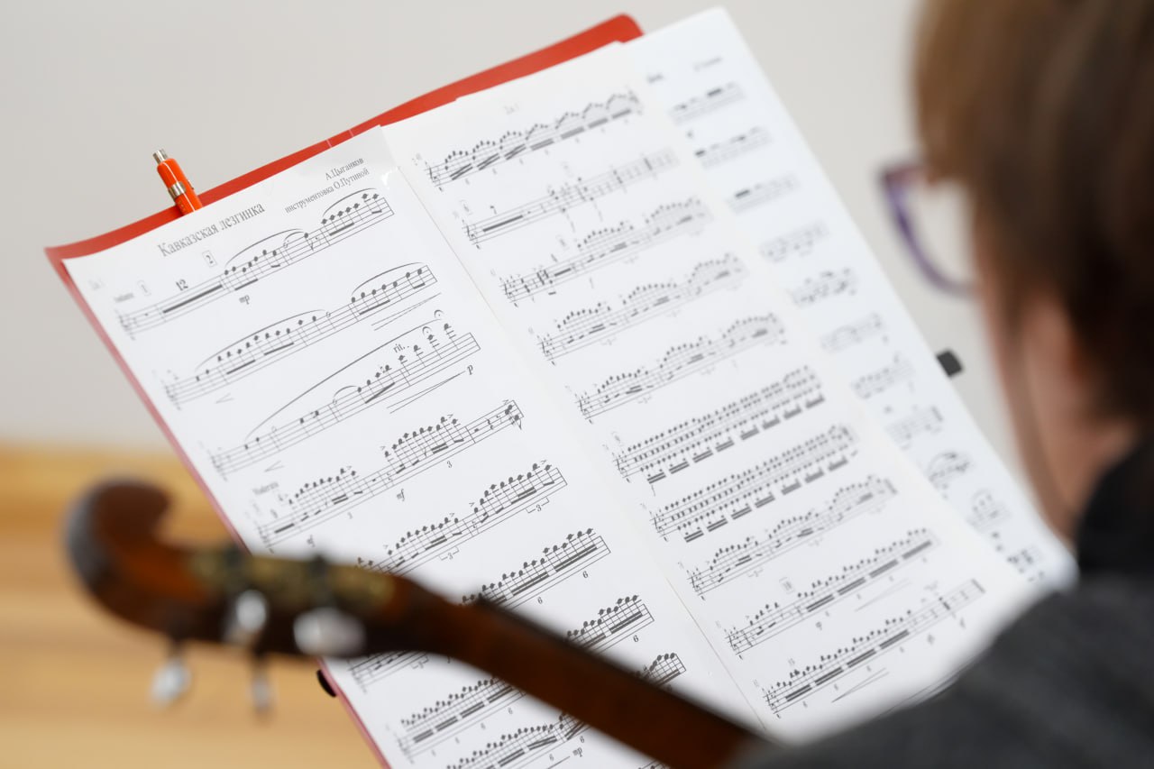 Петербург продолжает обсуждать ситуацию вокруг высказываний дирижера Губернаторского оркестра Антона Лубченко