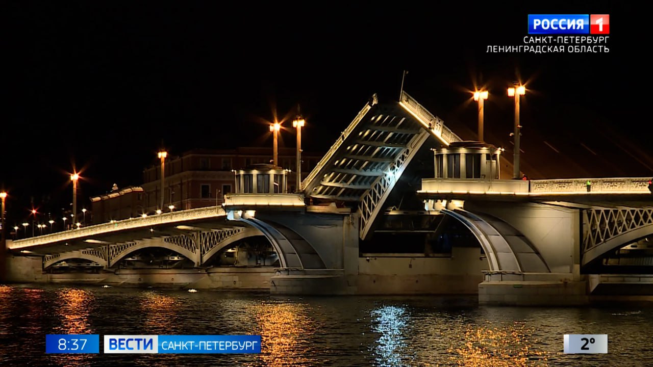 Сегодня в час ночи пройдет торжественная техническая разводка Благовещенского моста, посвящённая Дню работника мостостроения