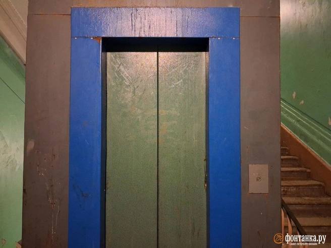 В центре Петербурга несколько лет не могут запустить лифт В центре Петербурга несколько лет не могут запустить лифт