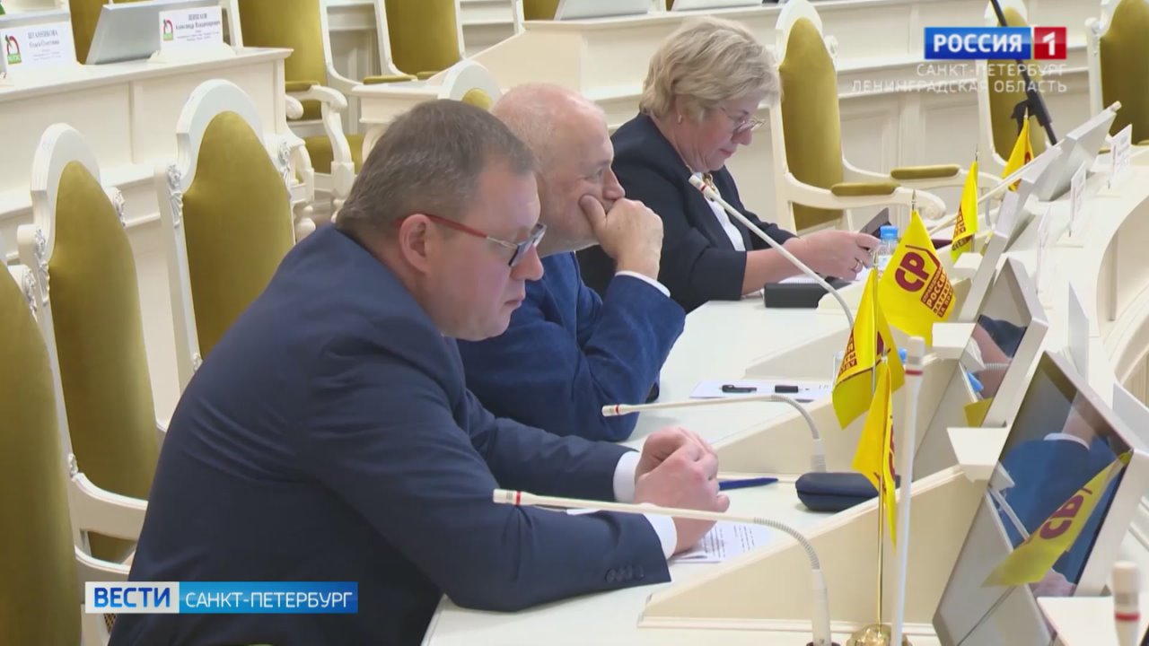 В ЗакСе чествовали профессиональные династии и снова говорят о комплексном развитии территорий