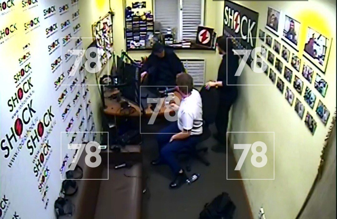 «Он ворвался в прямой эфир и требовал дать ему микрофон, чтобы рассказать всю правду: ведущий раскрыл рассказал о нападении на студию «ШОК»