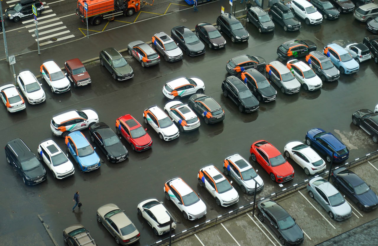 Сколько вы тратите на каршеринг? Этот водитель из Петербурга явно больше